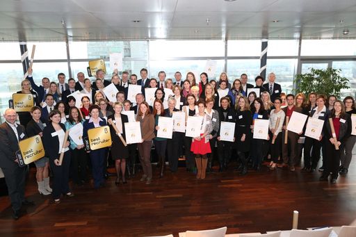  http://www.apa-fotoservice.at/galerie/6334 Sieger
und Experten der BEST-RECRUITERS-Verleihung 2014/15
