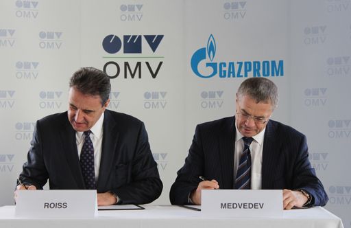 Foto anlässlich der heutigen Unterzeichnung; OMV
Generaldirektor Gerhard Roiss (li.) und Gazprom Deputy Chairman
Alexander Medvedev (credit: OMV)