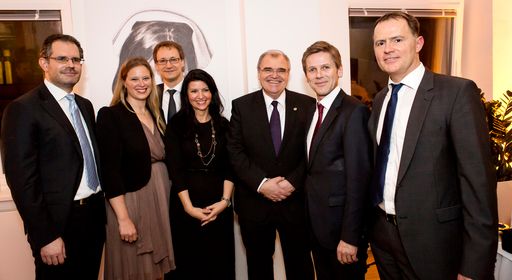 Die Kanzleipartner mit den Bundesministern
Brandstetter und Ostermayer bei den Feierlichkeiten in der Kanzlei
Jarolim Flitsch.