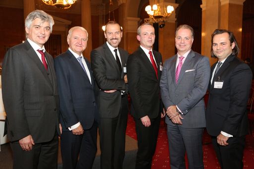 http://www.apa-fotoservice.at/galerie/6302 Im Bild
v.l.n.r.: Mag. Arnulf Wolfram (Leitung Sektor Infrastructure &
Cities CEE, Siemens AG Österreich), Mag. Josef Halbmayr, MBA (CFO,
ÖBB Holding AG), Univ.-Prof. Dr. Werner H. Hoffmann (Vorsitzender
der Geschäftsführung, Contrast Management-Consulting), Dipl.-Ing.
Siegfried Mayrhofer (CFO Telekom Austria Group), Mag. Alexander
Schillinger (Head of Controlling, RHI AG), Mag. Mirko Waniczek
(Partner, Contrast Management-Consulting)