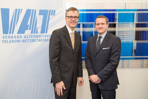 http://www.apa-fotoservice.at/galerie/6379 Im Bild v.l.n.r.: Jan
Trionov, Präsident Verband alternativer Telekom-Netzbetreiber;
Florian Schnurer, Geschäftsführer Verband alternativer
Telekom-Netzbetreiber
