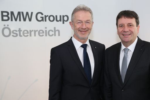 http://www.apa-fotoservice.at/galerie/6315 Im Bild
v.l.n.r.: Gerhard Wölfel (BMW Motoren GmbH Geschäftsführer DI (FH),
Kurt Egloff (BMW Austria GmbH Geschäftsführer)