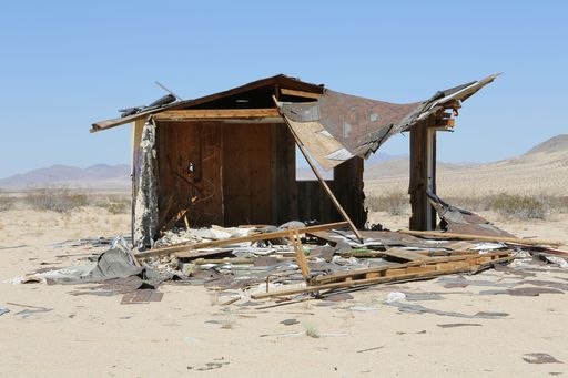 Alfredo Barsulgia, "Ohne Titel (Homestead)", Johnson Valley, CA,
2013