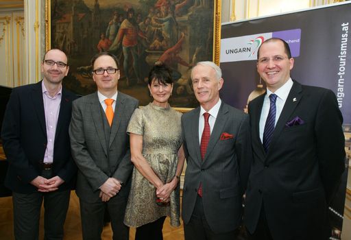 http://www.apa-fotoservice.at/galerie/6390 Im
Bild v.l.n.r.: Dr. Márton Méhes (Direktor-Balassi Institut-Collegium
Hungaricum Wien), Mag. Csaba Káel (Vorstand-Budapester
Frühlingsfestival, Generaldirektor-Palast der Künste Budapest),
Teodóra Bán (Direktorin-Budapester Festival-Zentrum), S.E. Dr. János
Perényi (Botschafter von Ungarn) und Dipl.oec. Balázs Kovacs
(Direktor-Ungarisches Tourismusamt Wien)