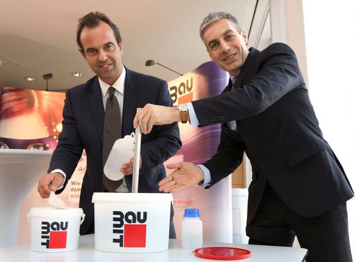  Robert Schmit, Geschäftsführer der Baumit Beteiligungen GmbH und
Georg Bursik, Geschäftsführer der Wopfinger Baustoffindustrie GmbH
präsentierten Innovationen auf der Bauen&Energie Messe 2015 in Wien.