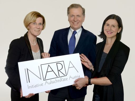  Im Bild v.l.n.r.: Mag. Lydia Ninz, INARA
Chefredakteurin und Öffentlichkeitsarbeit, Mag. Dr. Willhelm
Rasinger, INARA Beirat, Dr. Brigitta Schwarzer MBA
INARA-Geschäftsführerin