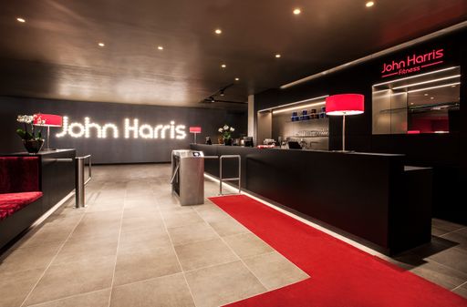  Am Faschingsdienstag um 6:30 Uhr öffnen zum ersten Mal die Türen
des John Harris Fitnessclubs in den geschichtsträchtigen
Sofiensälen. Nach Hotel, Restaurant und Wohnungen wird mit der
Fitness-Eröffnung das Sofiensäle-Projekt fertig gestellt.