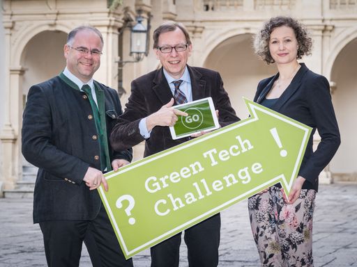 Ing. Andreas Zottler (Vogel&Noot), LR Dr. Christian Buchmann,
Silke Heiss