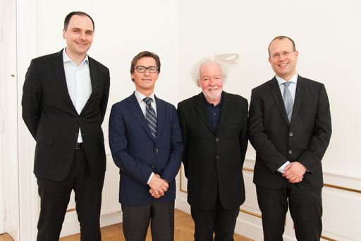 http://www.apa-fotoservice.at/galerie/6408/ Im Bild
v.l.n.r.: Dr. Martin STEINHART (Medical Director, Roche Austria
GmbH), OA Dr. Hubert KOLLER (1. Interne Lungenabteilung, Otto Wagner
Spital Wien), Ing. Günther WANKE (LOT Austria), Priv. Doz. Dr.
Helmut PROSCH (Uniklinik für Radiologie und Nuklearmedizin, MUW)