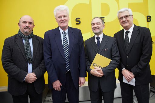 http://www.apa-fotoservice.at/galerie/6348 Im Bild
v.l.n.r.: Bojan Kovacevic, Kurator, Dr. Rudolf Ertl,
Vorstandsmitglied Wiener Städtische Versicherungsverein, Adolph
Stiller, Kurator und S.E. Pero Jankovic, Botschafter der Republik
Serbien in Österreich
