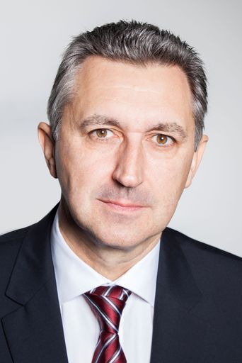  Mit 1. März 2015 übernimmt Mag. Willi Bors den
Vertrieb der ARAG Österreich.