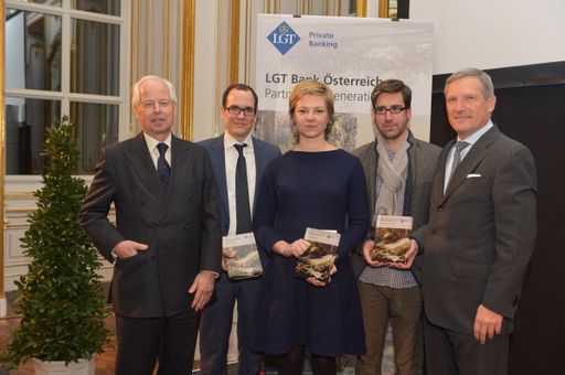 v.l.nr. S.D. Prinz Philipp von und zu Liechtenstein, Nikolaus
Jilch (Platz 3), Eva Steindorfer (Platz 1), Markus Schauta (in
Vertretung v. Jakob Armin-Ellissen - Platz 2), Mag. Meinhard Platzer
(CEO LGT Austria)