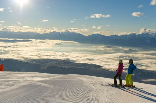  In Kärnten laden 24 Skigebiete bei traumhaften
Pistenbedingungen bis weit nach Ostern zum Sonnenskilauf ein.