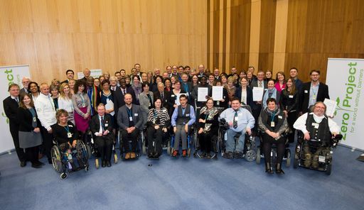 http://www.apa-fotoservice.at/galerie/6438
Innovative Lösungen für selbstbestimmtes Leben und politische 
Teilhabe von Menschen mit Behinderungen mit Zero Project Award 
ausgezeichnet.