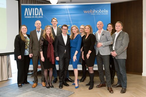 Vorschau Bild von Team der Initiatoren WEBHOTELS, AVIDA und
meinungsraum.at mit Moderatorin Christa Kummer