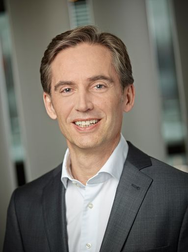 Vorschau Bild von Andreas Schmidlechner, Managing Director von
McDonald’s Österreich, setzt nach einem erfolgreichen Jahr auch 2015
seinen Investitionskurs fort.