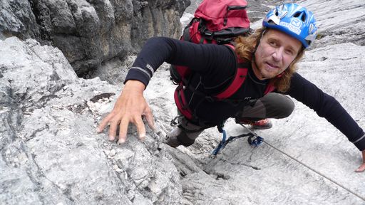 Vorschau Bild von "Blind Climber" Andy Holzer am Berg