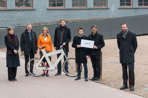 Mag. Katharina Warta (technopolis Group), OÖ Landtagsabgeordneter
Mag. Thomas Stelzer (Stv. Aufsichtsratsvorsitzender), Linzer
Stadträtin KommR. Susanne Wegscheider (Aufsichtsratsvorsitzende
Creative Region), DI Christoph Fraundorfer (MY ESEL), David
Schellander, BSc (Team Echo GmbH), Mag. Markus Koblmüller (Team
Echo), Dr. Patrick Bartos (Geschäftsführer Creative Region).