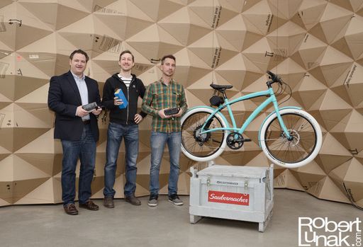  Elektrobiker und Saubermacher gehen Kooperation bei
Entsorgung und Recycling von Lithium-Ionen-Batterien ein. Im Bild v.
l. n. r.: Peter Linsenbolz, Saubermacher, DI (FH) Wendelin Fortner
und DI (FH) Florian Fortner, Elektrobiker,
