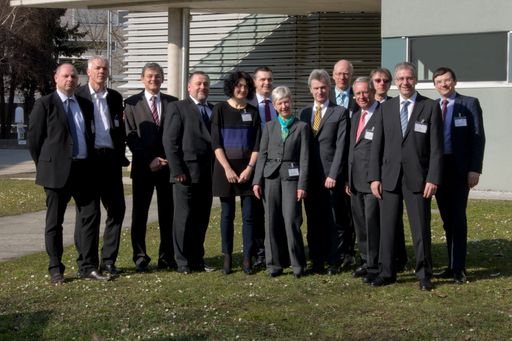 Ende Februar fand an der TU Graz der Kongress „CIMAC CASCADES
2015“ statt. 9 junge TechnikerInnen aus der ganzen Welt
präsentierten den über 200 Teilnehmern aus 13 Ländern hervorragende
Fachbeiträge. Die CIMAC Austria Mitglieder betreuen die Branche auf
nationaler Ebene.