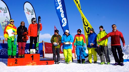 Vorschau Bild von Beim Loser Bier Freeride Contest am Atterkogel im Skiresort Loser
in Altaussee zeigten über 30 Boarder und Freerider mit spektakulären
Lines und Tricks im freien Gelände.