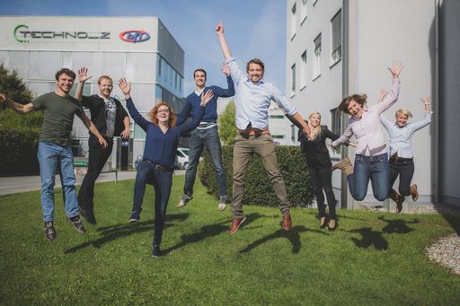  Der Veranstalter Marius Donhauser (Hotelier und
Software Unternehmer aus Salzburg) mit seinem Team.