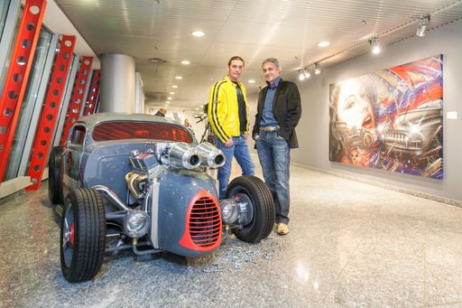  Knud Tiroch und Christian Clerici mit dem Volksrodder