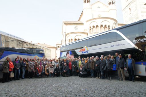 Vorschau Bild von 100 sabtours-Gäste waren mit zwei Bussen angereist: Der Taufbus
„Stadt Modena“ sowie der „Emilia Romagna Bus“