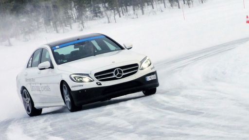 Vorschau Bild von In Schweden findet die Mercedes-Benz Winter Driving
Experience statt