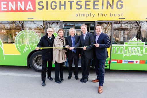 mit der neuen HOP ON HOP OFF Linie direkt nach
Schloss Hof und zum Archäologischen Park Carnuntum