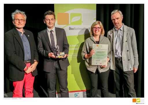  ÖkoBusiness Auszeichnung 2015: Das Trainings- und
Consultingunternehmen die Berater(R) Unternehmensberatungs GmbH
schaffte es heuer als einziges Aus- und Weiterbildungsinstitut unter
die ausgezeichneten Unternehmen.