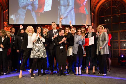 Vorschau Bild von H&M wird von GREAT PLACE TO WORK® als "Beste
Arbeitgeber 2015" in der Kategorie X-Large ausgezeichnet.