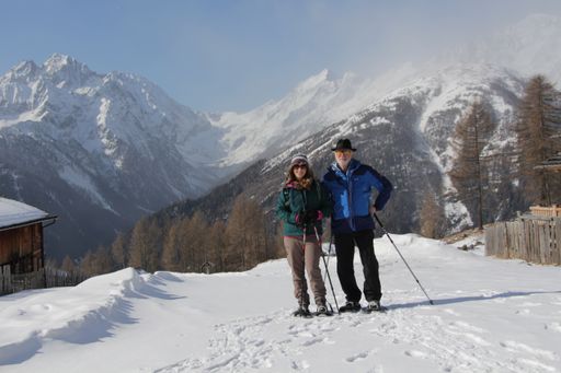  Schneeschuhtrekking zu den Apriacher Stockmühlen mit Nina Saurugg
und Wolfgang Pampel, am Fuße des Großglockners