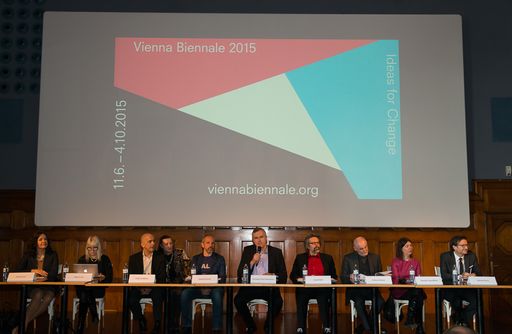 Zweite Pressekonferenz VIENNA BIENNALE 2015,
MAK-Vortragssaal, 24. März 2015 (v.l.n.r.): Daniela Auer (Deputy
Head of Corporate Communications & Sustainability, OMV), Maria Lind
(Direktorin, Tensta Konsthall, Stockholm), Pedro Gadanho (Kurator
für zeitgenössische Architektur am Museum of Modern Art, New York),
Harald Gruendl (Co-Partner, EOOS, Institutsvorstand, IDRV –
Institute of Design Research Vienna), Christoph Thun-Hohenstein
(Direktor MAK, Initiator und Leiter der VIENNA BIENNALE 2015),
Gerald Bast (Rektor, Universität für angewandte Kunst Wien), Dietmar
Steiner (Direktor, Architekturzentrum Wien), Vanessa Joan Müller
(Leitung Dramaturgie, Kunsthalle Wien) und Gerhard Hirczi
(Geschäftsführer der Wirtschaftsagentur Wien)
