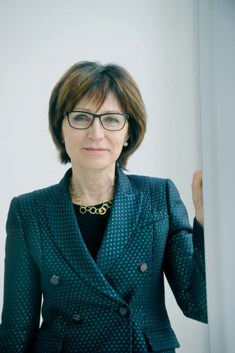  Helga Rantasa Dr. Helga Rantasa wieder mit eigenem
Unternehmen im Executive Search und im Leadership-Consulting