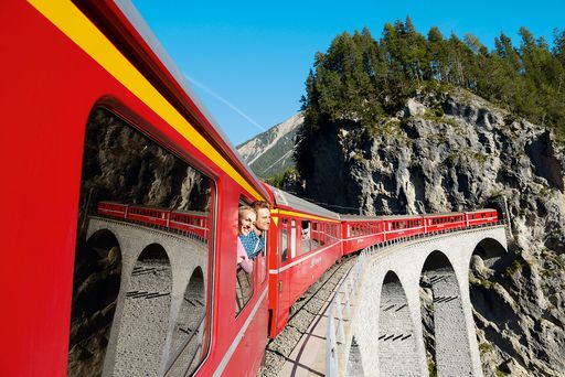 Vorschau Bild von Bernina Bahn, Landwasserviadukt bei Filisur,
Graubünden.