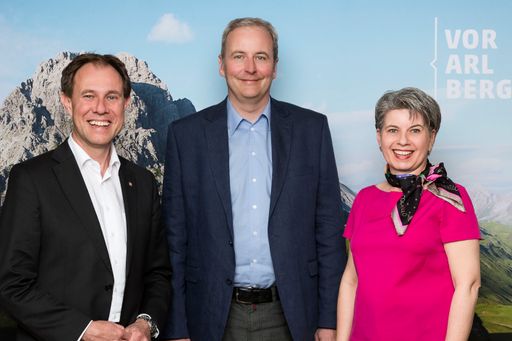  Dir. Christian Schützinger (links) mit den
Bereichsleitern Gerald März und Brigitte Plemel.