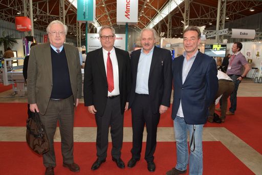  Foto: li>re Industrieller: Dr. Josef Taus Verbandspräsident für
Druck&Medien: Gerald Watzal Messerveranstalter: Rudolf Messer GF.
HEY-U Media Group und Marx Halle Betreiber: Herwig Ursin