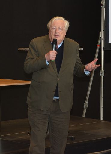 Vorschau Bild von Eröffnet wurde die Messe heute, Dienstag, von Branchendoyen und
Ex-Politiker Josef Taus, der in einer Brandrede für Print sämtliche
Spekulationen über das Ende der Branche vom Tisch wischte.