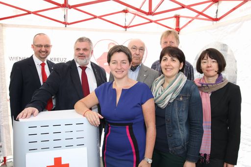 Offizielle Eröffnung des neuen Tages- und Beratungszentrums des
Wiener Roten Kreuzes mit Stadträtin Sonja Wehsely und
WRK-Präsidenten Karl Skyba sowie Bezirksvorsteher Karlheinz Hora.