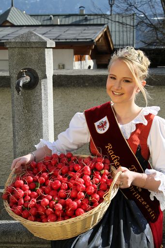 Radieschenprinzessin Julia aus Thaur bei Hall in
Tirol