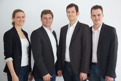  Im Bild v.l.n.r. Andrea Schauerhuber (Prokuristin), Günter
Kaminger (Geschäftsführer Gentics), Clemens Prerovsky
(Geschäftsführer Gentics) und Philipp Dörre (Prokurist).