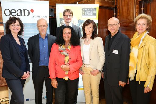 http://www.apa-fotoservice.at/galerie/6297 Im Bild
vlnr: Hermine Steinbach-Buchinger (Moderation), Toni Innauer
(Innauer +(f)acts), Ernst Gesslbauer (OeAD-GmbH), Renate Zimmer
(Universität Osnabrück), Gabriela Jahn (ORF Sport), Otmar Weiß
(Universität Wien), Monika Hodoschek (Vienna Business School
Hamerlingplatz)