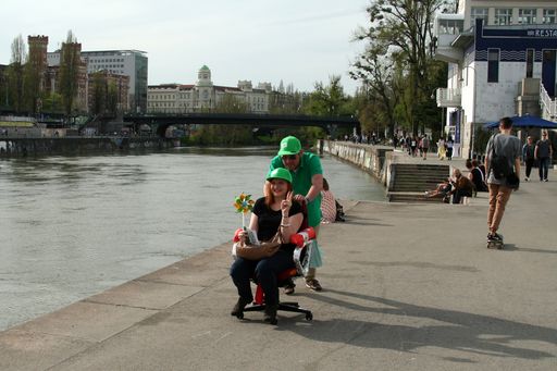 Vorschau Bild von Das Business-Chairman Team bei der Testfahrt am Donaukanal