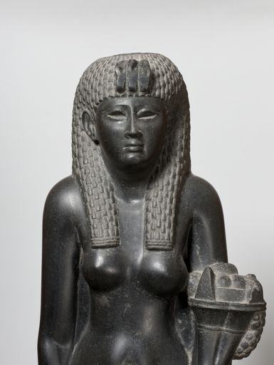 Statue der Königin Kleopatra VII.; Schwarzer
Basalt, H.104 cm 51 – 30 v. Chr.; Staatliche Eremitage, Sankt
Petersburg Inv. Nr. 3936