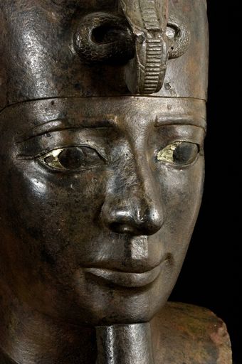 Vorschau Bild von Büste eines Königs; Bronze, H. 36 cm; Vermutlich
aus Tell Horbeit Ptolemäerzeit (3. Jhdt. v. Chr.); Roemer-Pelizaeus
Museum, Hildesheim; Inv.Nr. 384