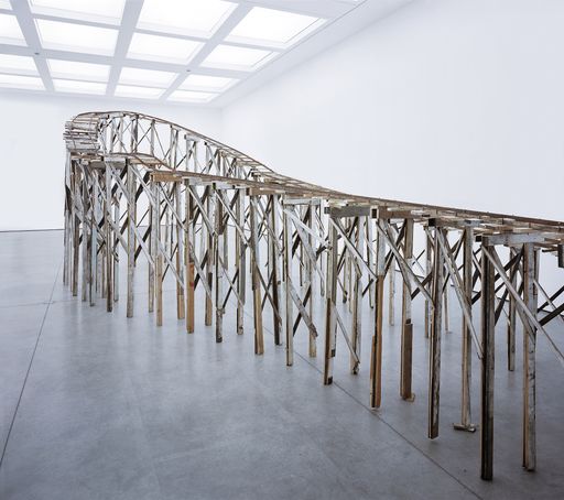 Vorschau Bild von Tracey Emin, "It’s Not the Way I Want to Die",
2005, Altmetall und Bauholz, 310 × 860 × 405 cm
