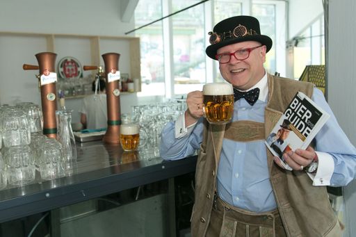 http://www.apa-fotoservice.at/galerie/6584/ Im
Bild: Conrad Seidl, Bierpapst.