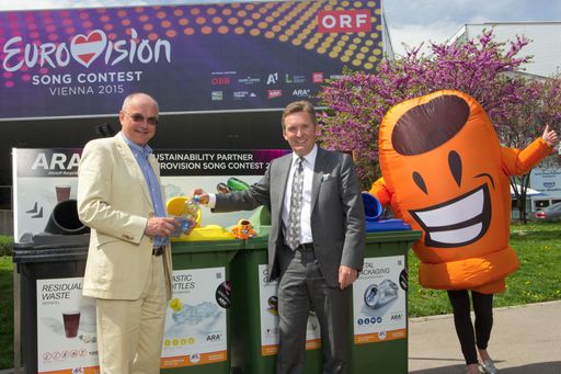  Edgar Böhm, Werner Knausz und das „Reinwerfen statt
Wegwerfen“-Maskottchen City Cleaner