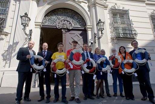 Vorschau Bild von NGOs_Protest_Bundeskanzleramt
